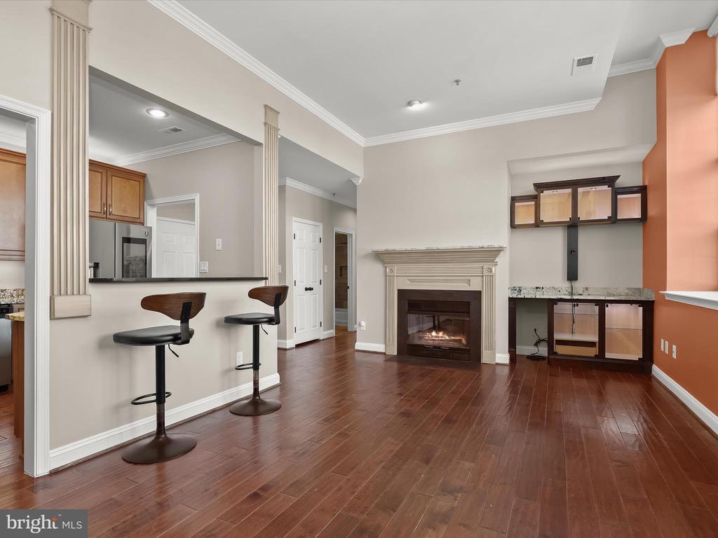 3700 COLLEGE AVE #202