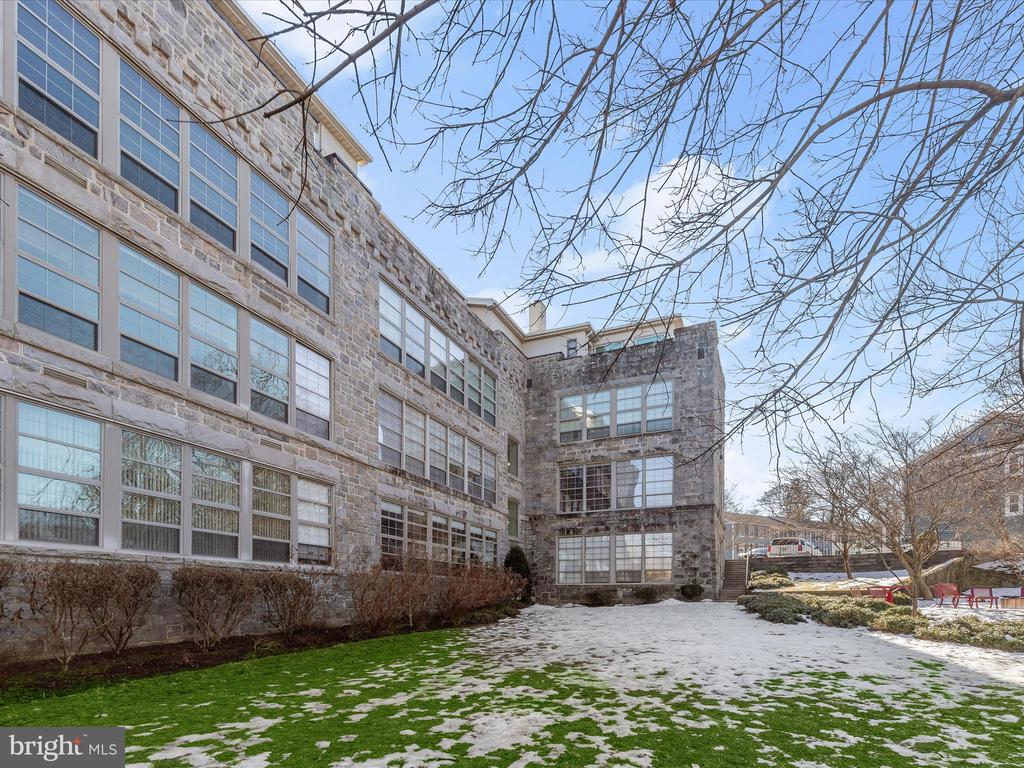 3700 COLLEGE AVE #202