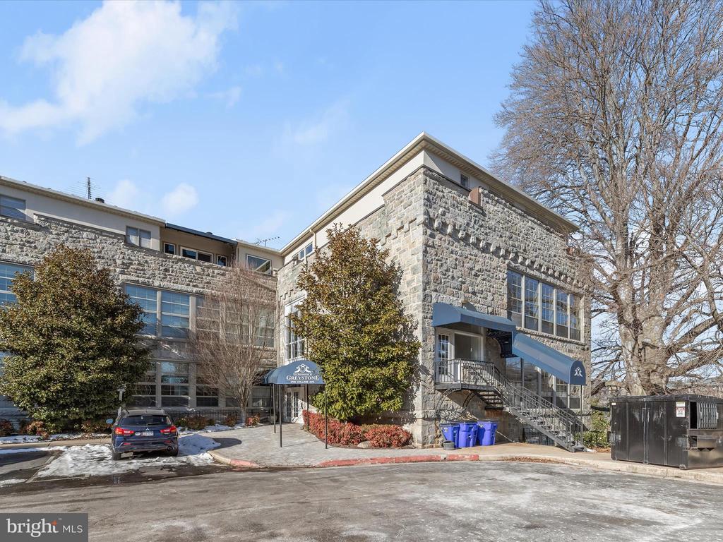 3700 COLLEGE AVE #202