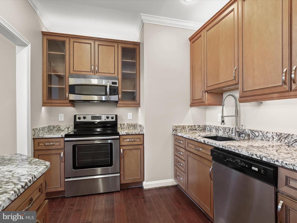 3700 COLLEGE AVE #202