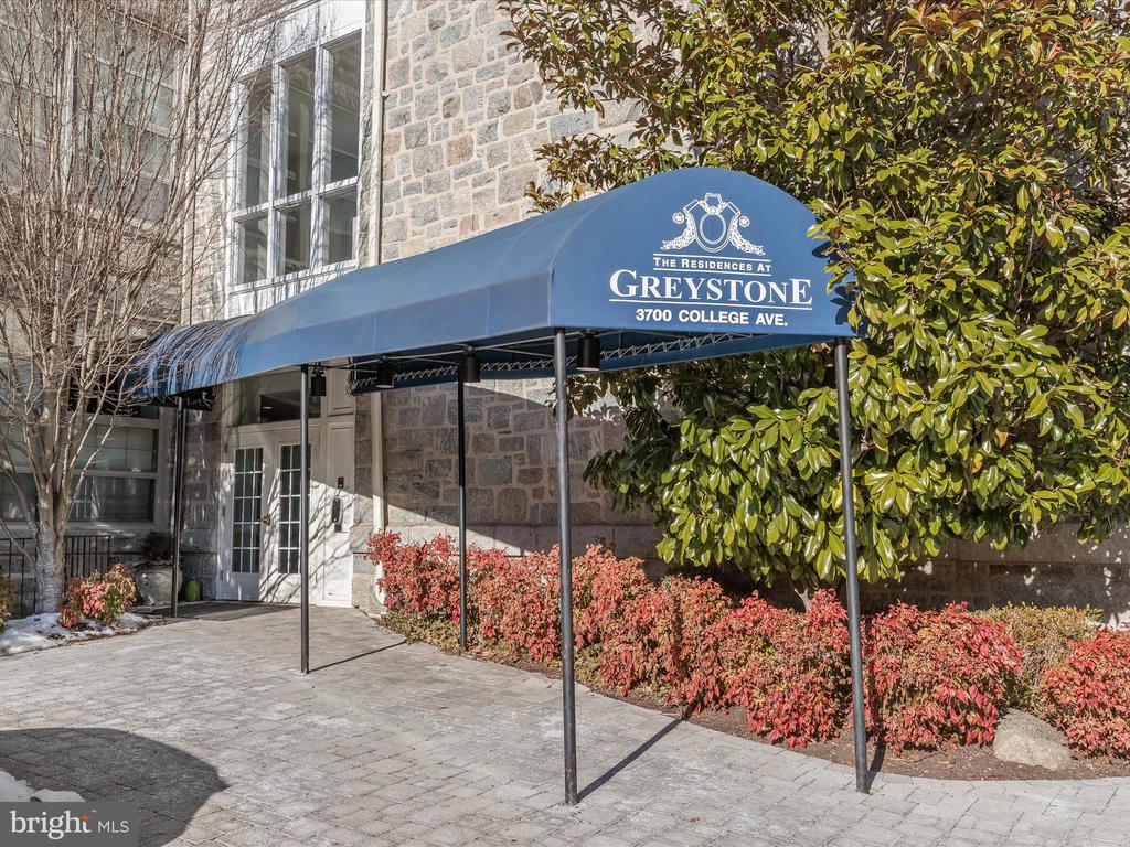 3700 COLLEGE AVE #202