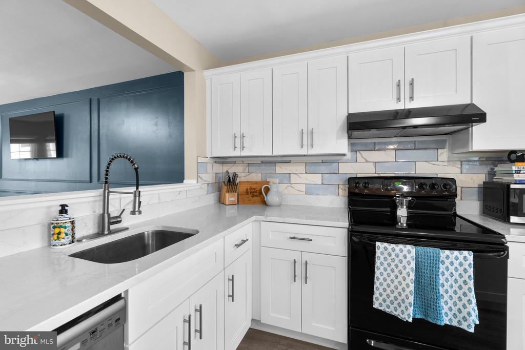 4850 DORSEY HALL DRIVE Unit: 8