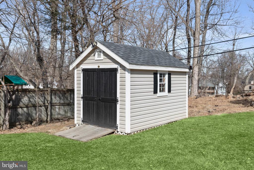 2329 MOUNT HEBRON DR