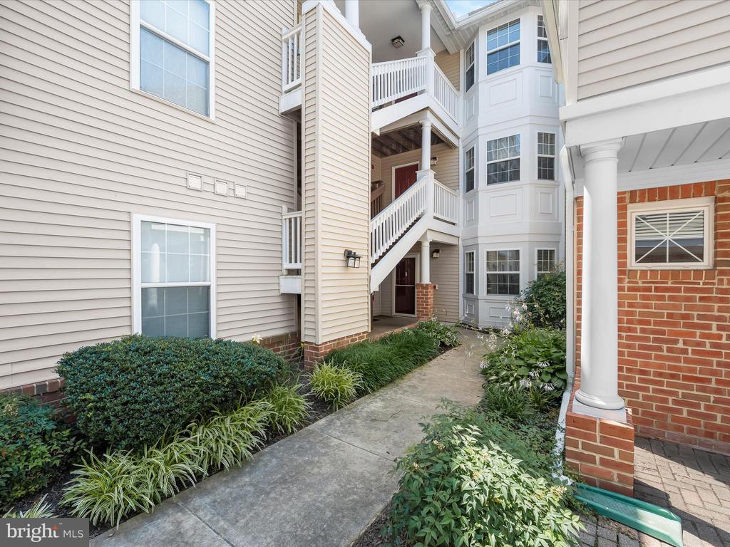 5812 WYNDHAM CIR #105