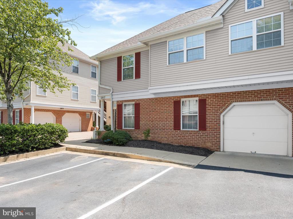 5812 WYNDHAM CIR #105