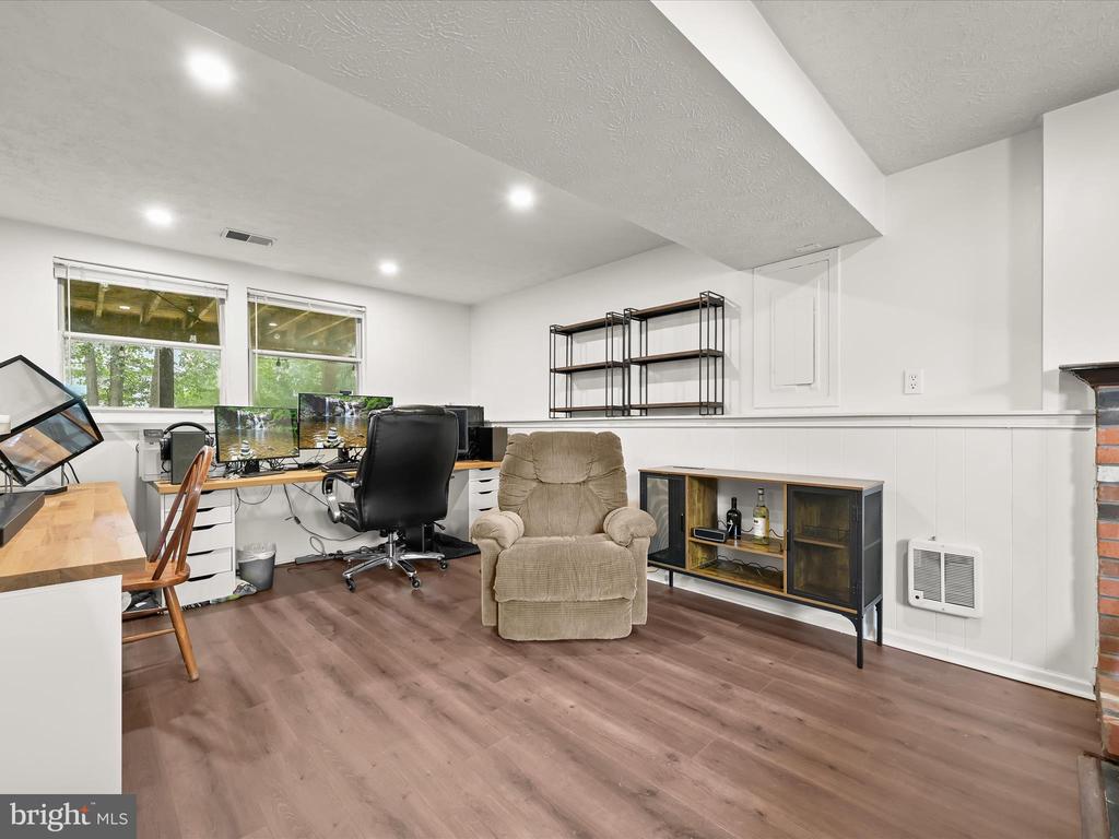 7855 MAYFIELD AVE