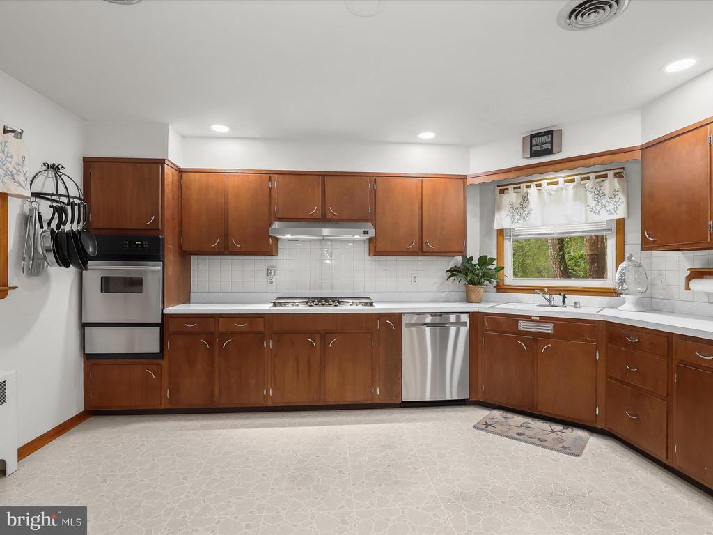 3422 JAY DR