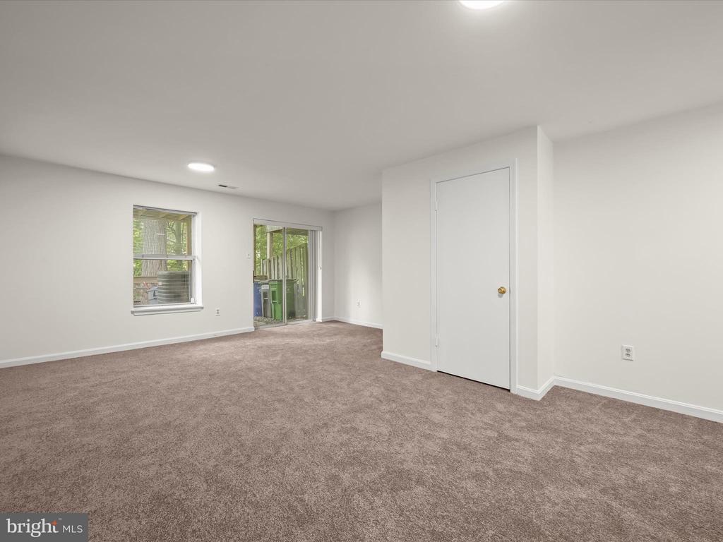 9537 CLOCKTOWER LN