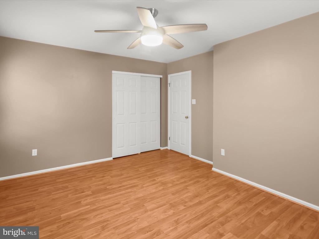 9609 GLEN OAKS LN