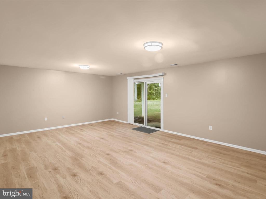 9609 GLEN OAKS LN
