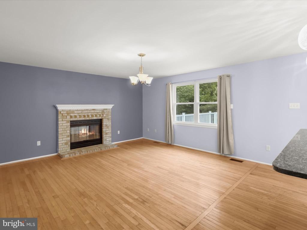 9609 GLEN OAKS LN