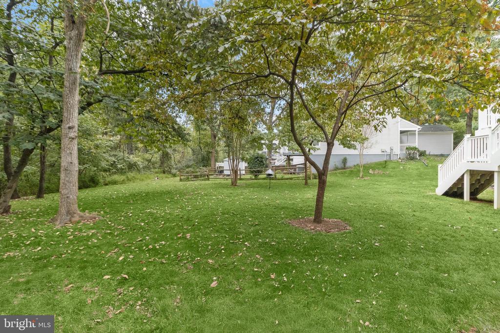 9609 GLEN OAKS LN
