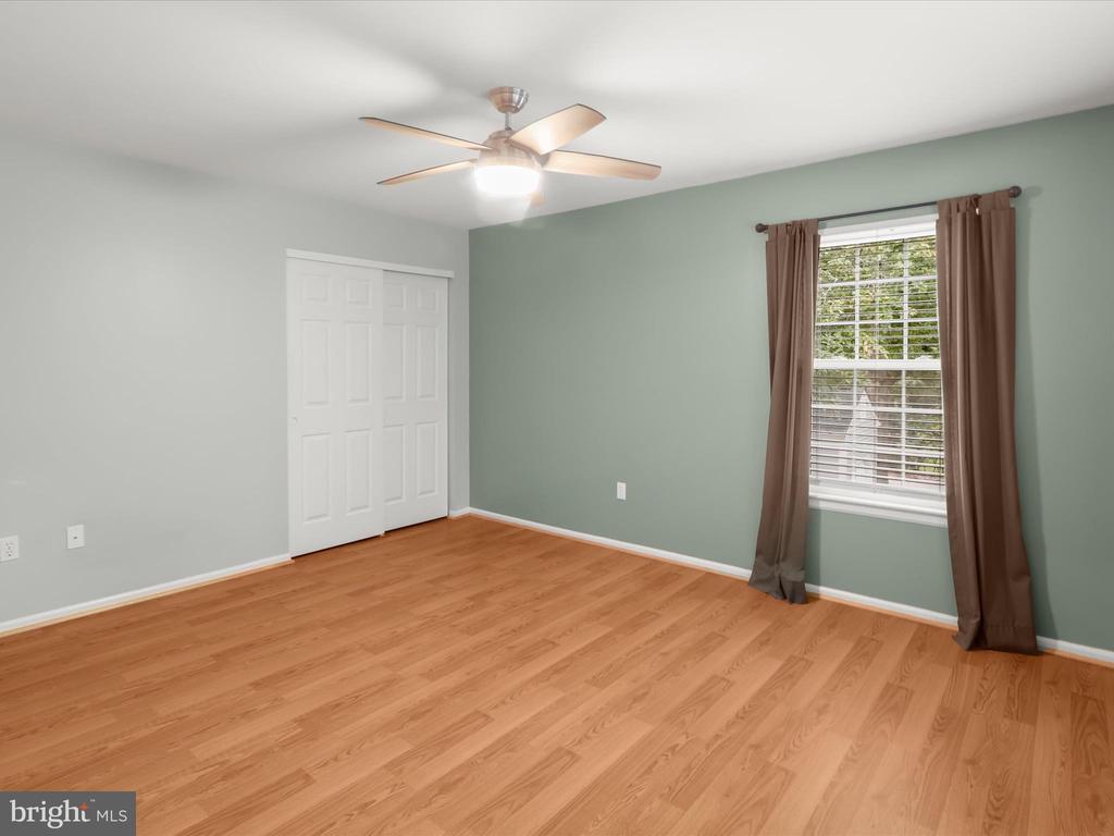 9609 GLEN OAKS LN