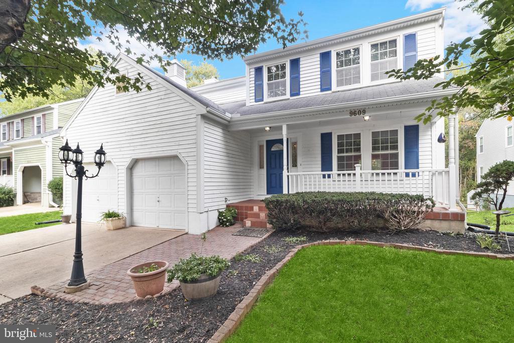 9609 GLEN OAKS LN