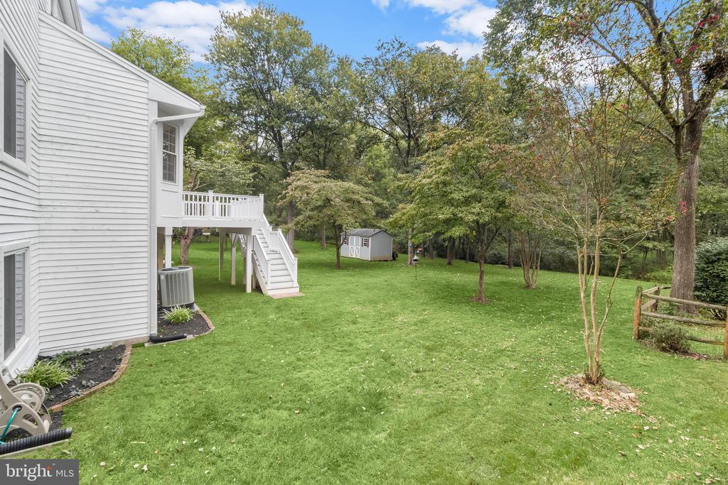 9609 GLEN OAKS LN