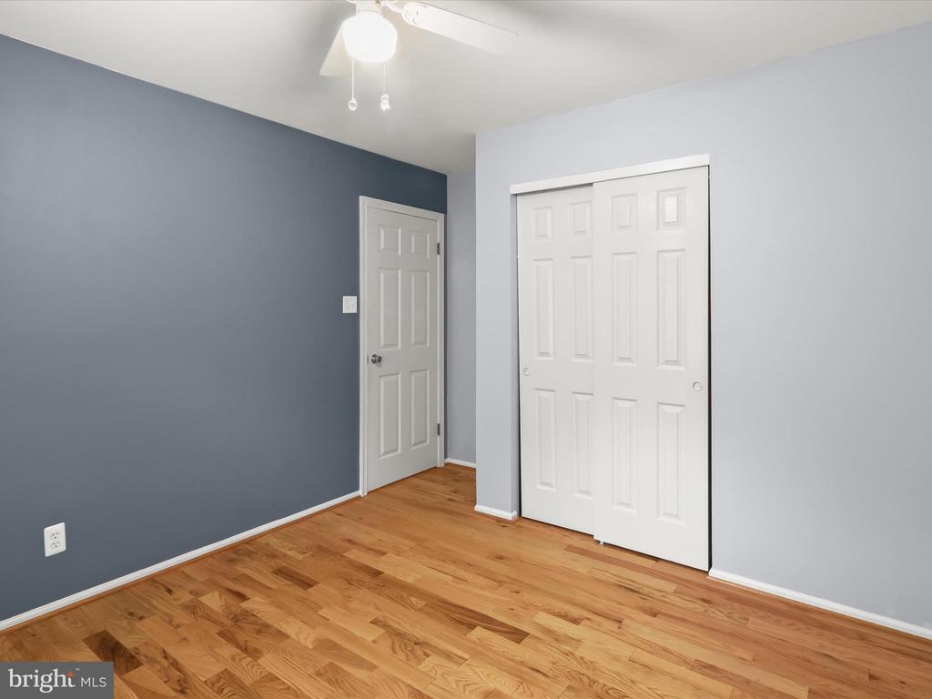 9609 GLEN OAKS LN