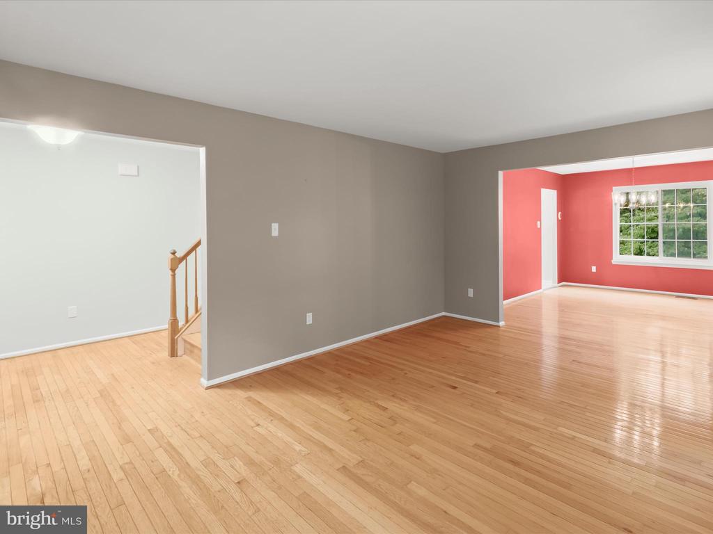 9609 GLEN OAKS LN