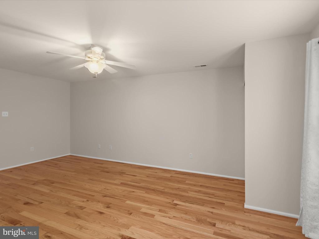 9609 GLEN OAKS LN