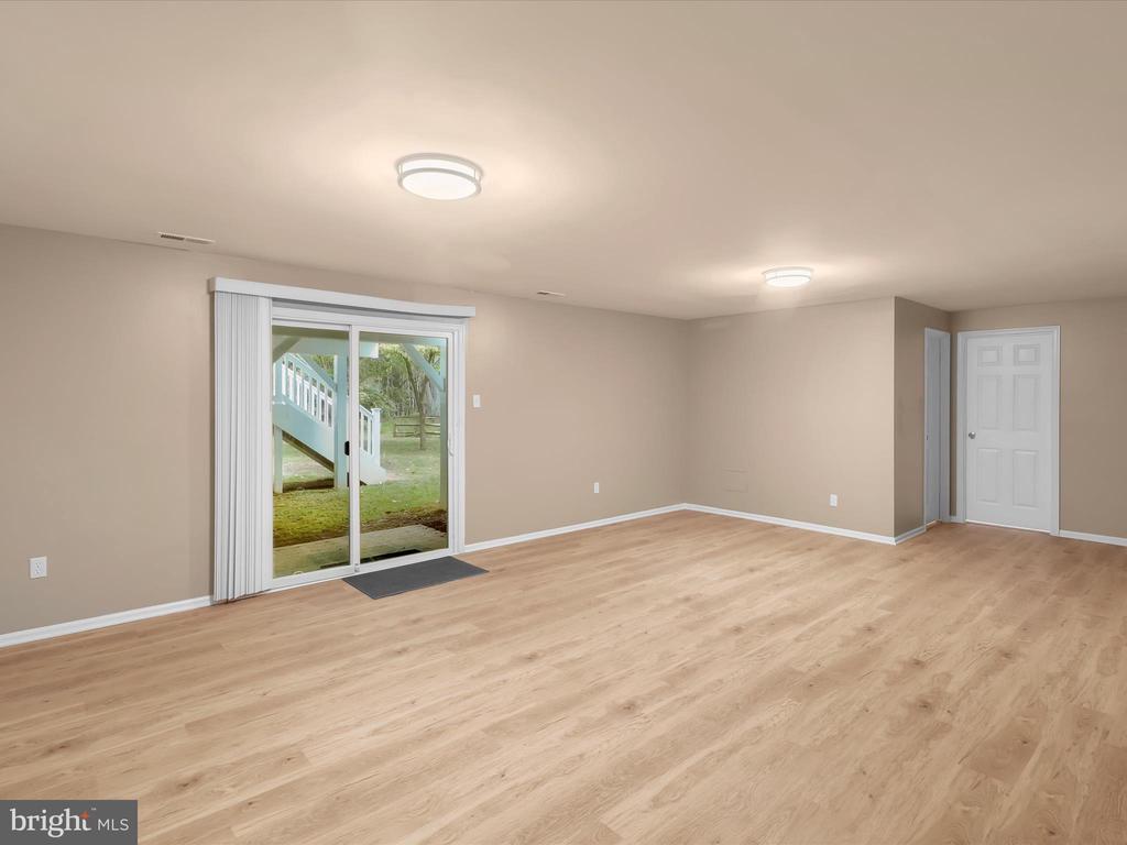 9609 GLEN OAKS LN