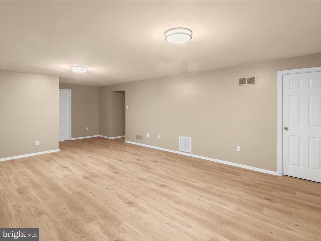 9609 GLEN OAKS LN