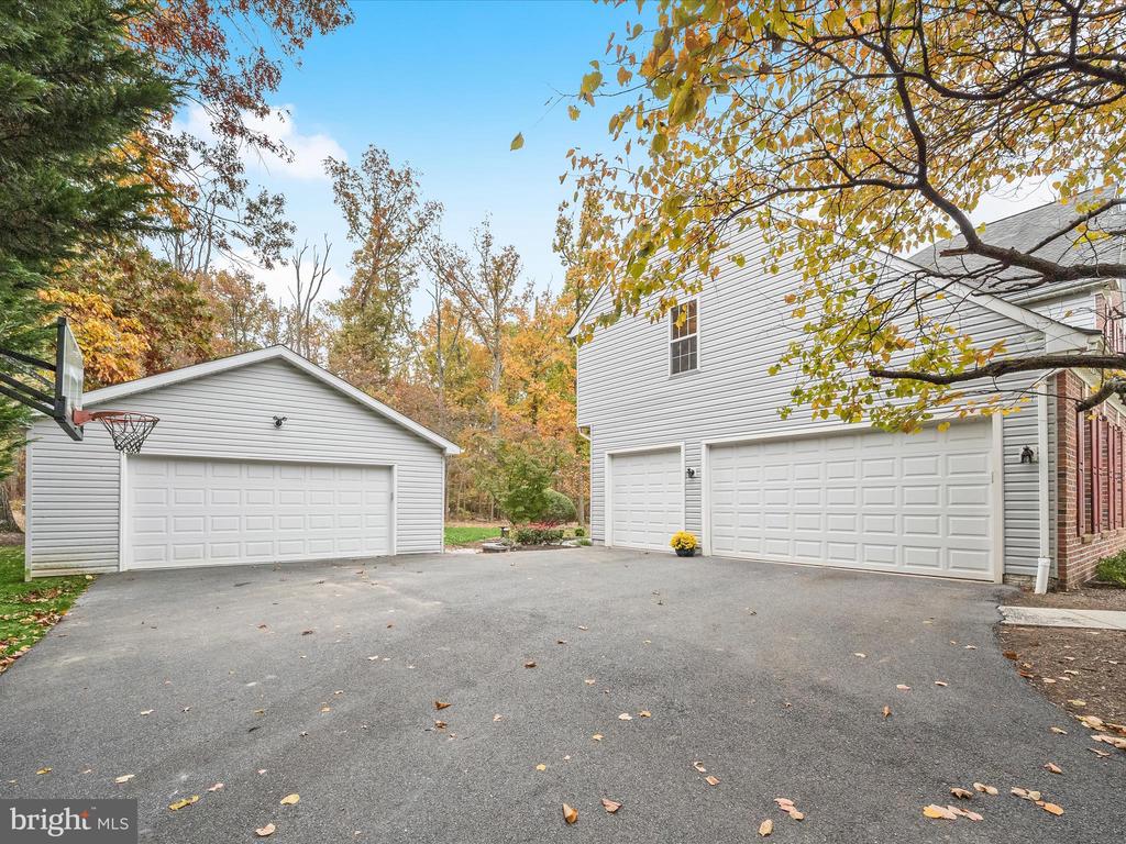 1941 SYCAMORE SPRING CT