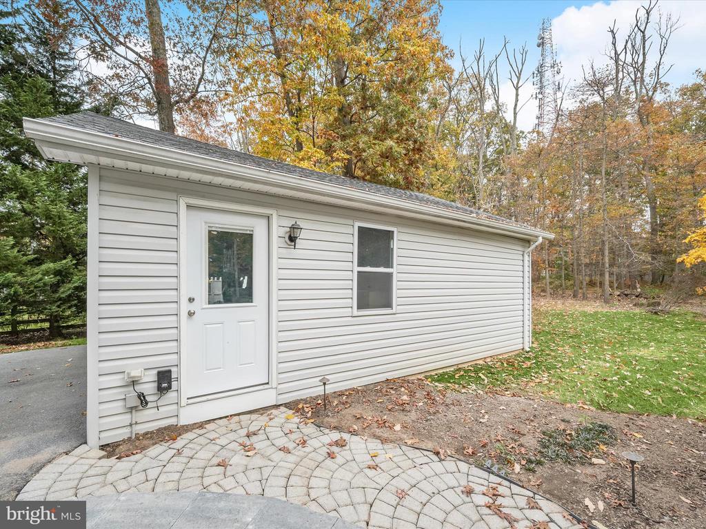 1941 SYCAMORE SPRING CT