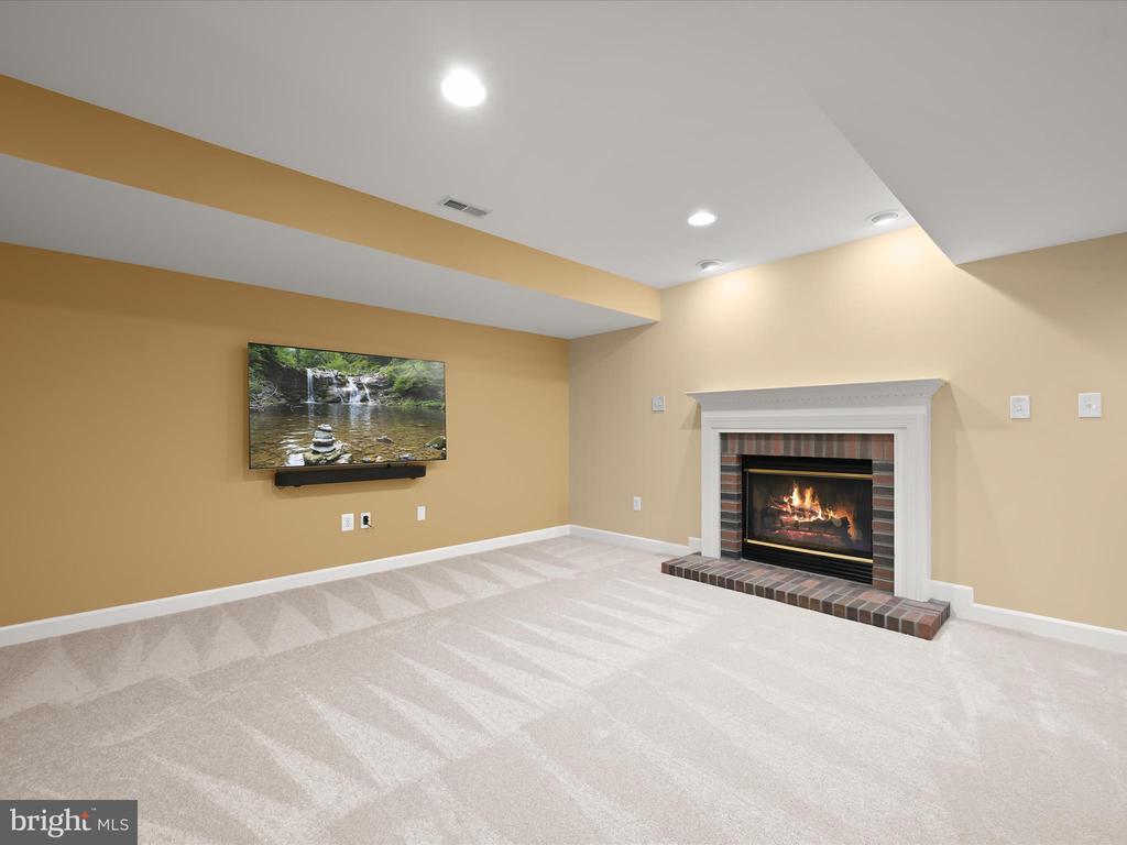 1941 SYCAMORE SPRING CT