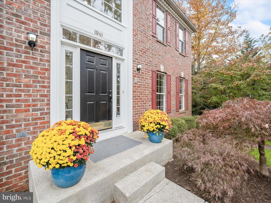 1941 SYCAMORE SPRING CT
