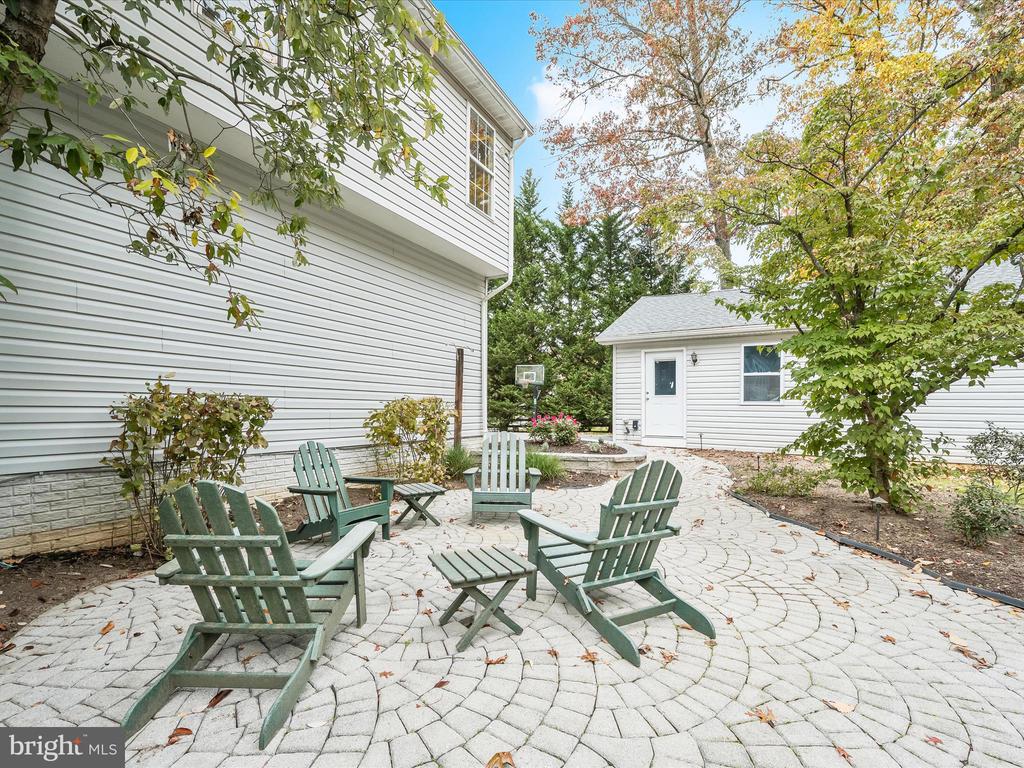 1941 SYCAMORE SPRING CT