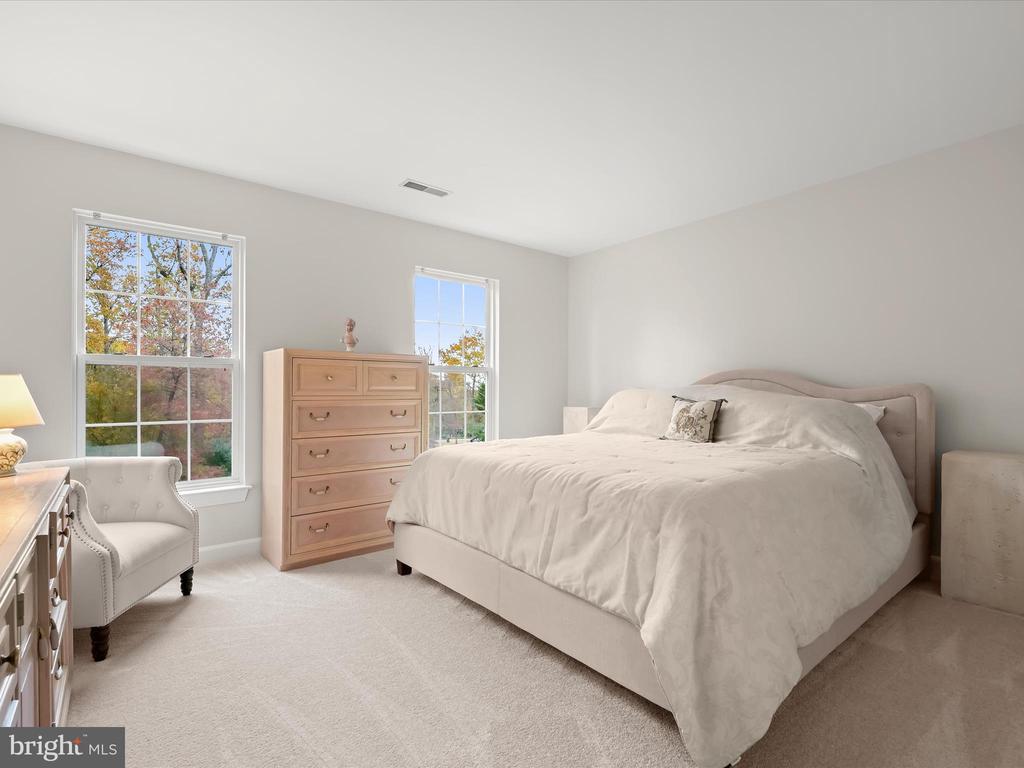 1941 SYCAMORE SPRING CT