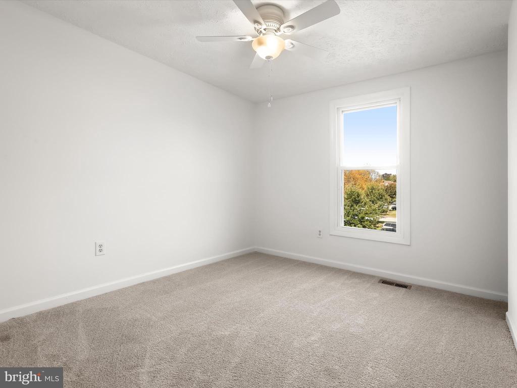 6425 AUTUMN GOLD CT