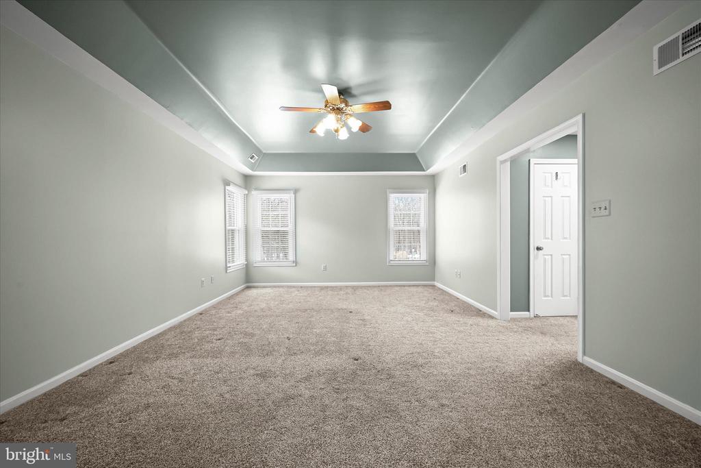 7128 CRABBURY COURT