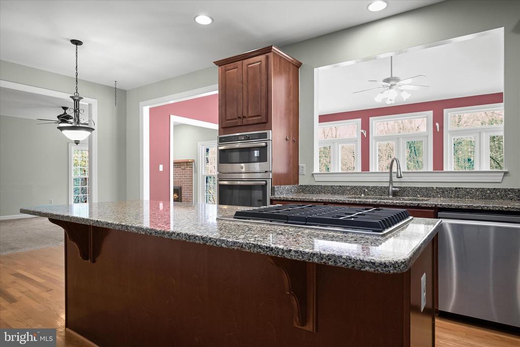 7128 CRABBURY COURT