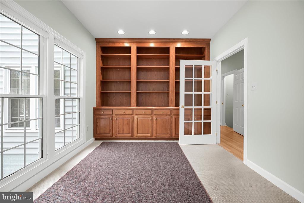 7128 CRABBURY COURT