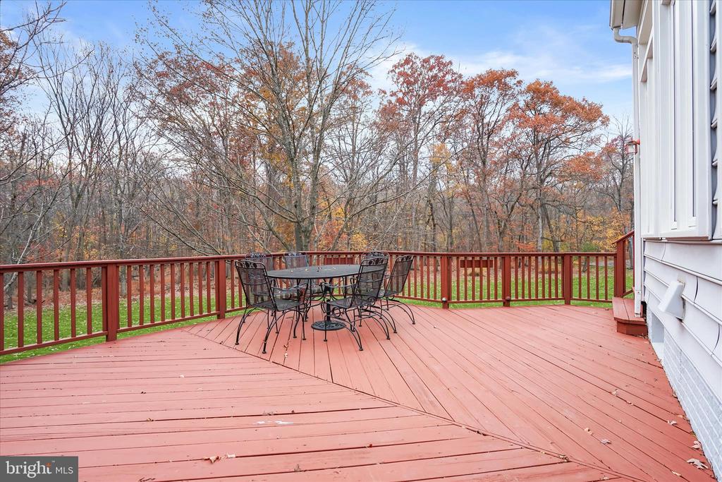 7128 CRABBURY COURT
