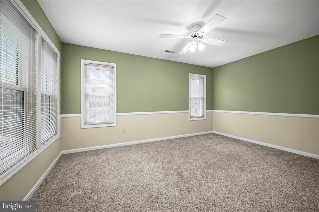7128 CRABBURY COURT