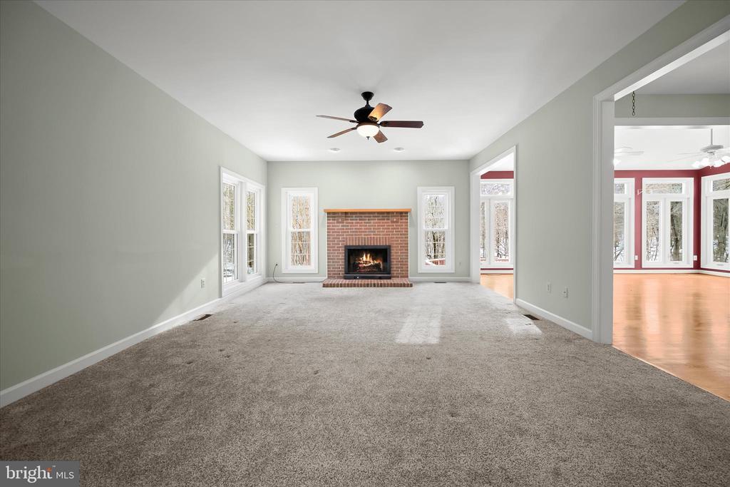 7128 CRABBURY COURT