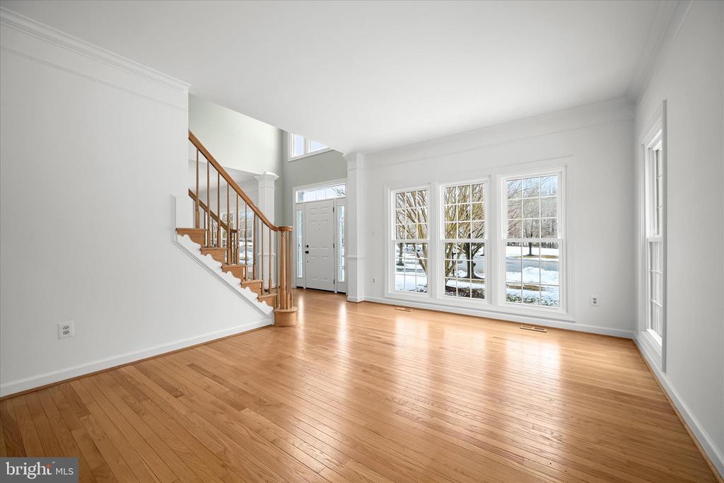 7128 CRABBURY COURT