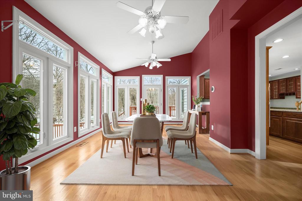 7128 CRABBURY COURT