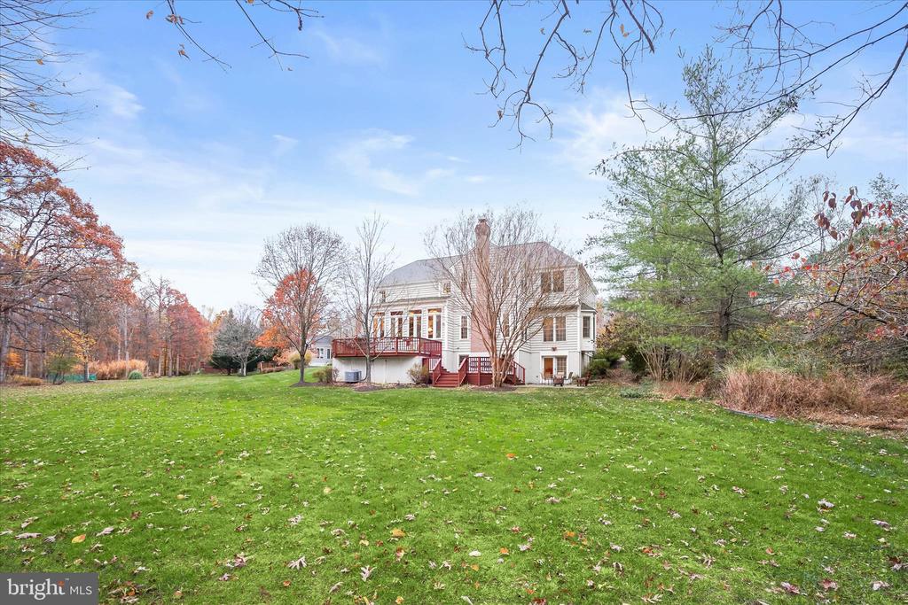 7128 CRABBURY COURT