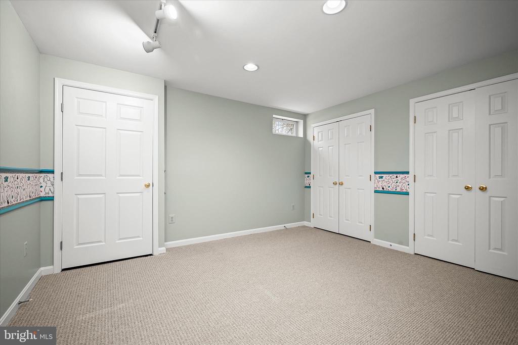 7128 CRABBURY COURT