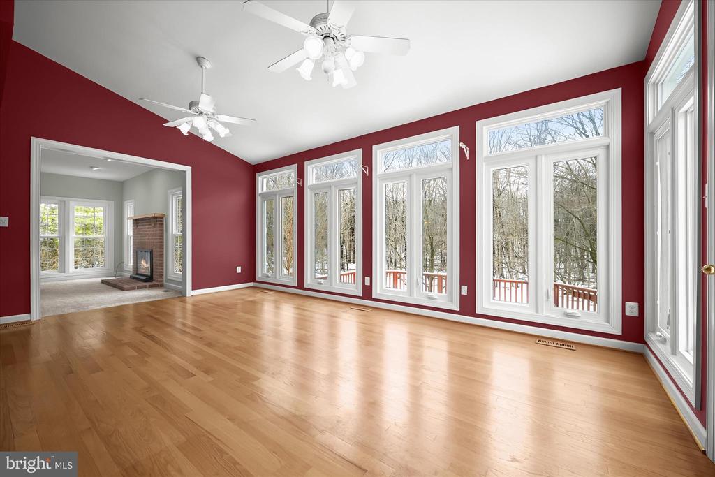 7128 CRABBURY COURT