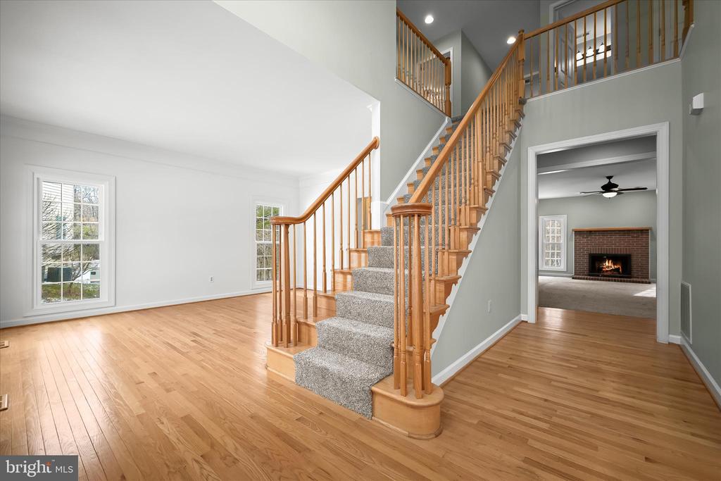 7128 CRABBURY COURT