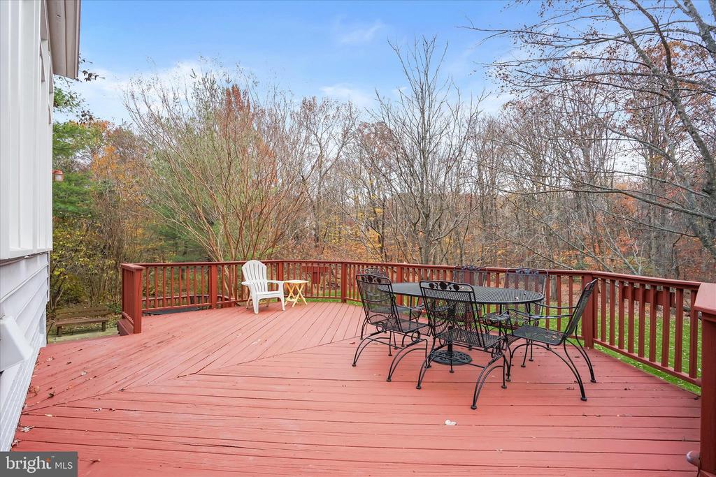 7128 CRABBURY COURT