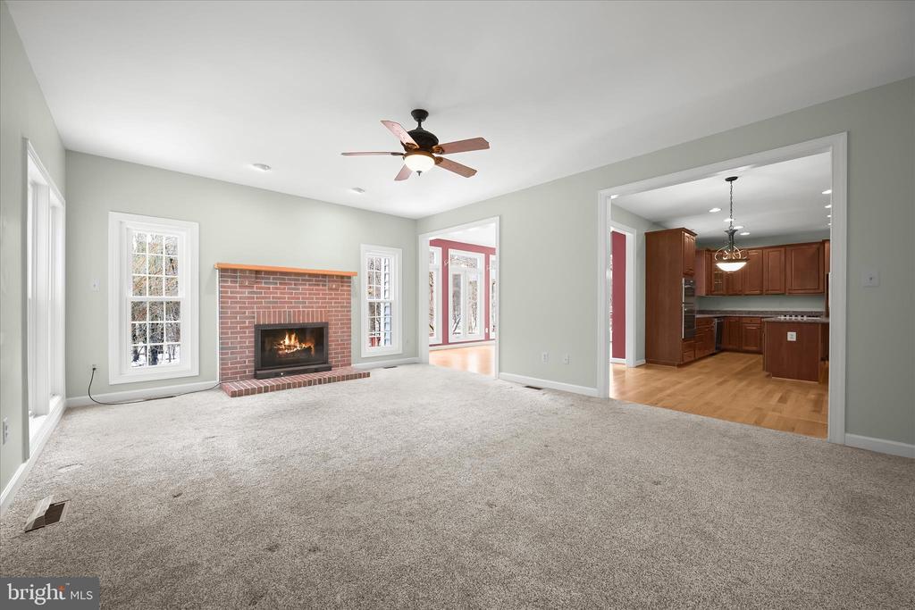 7128 CRABBURY COURT