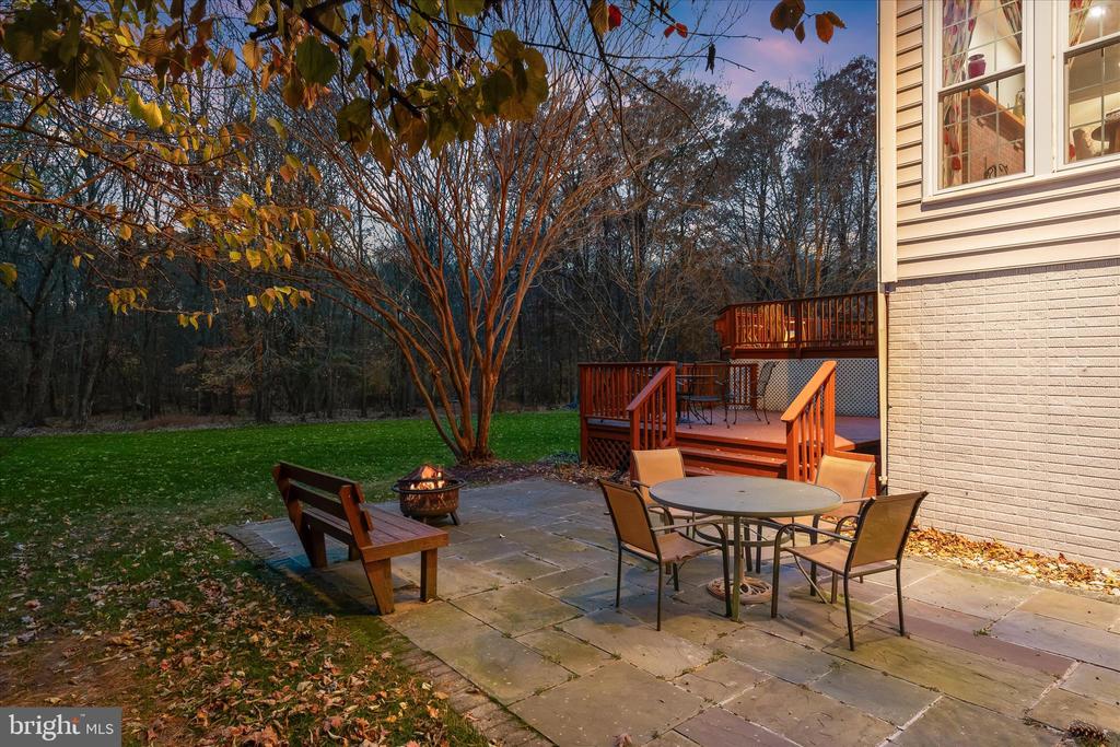 7128 CRABBURY COURT