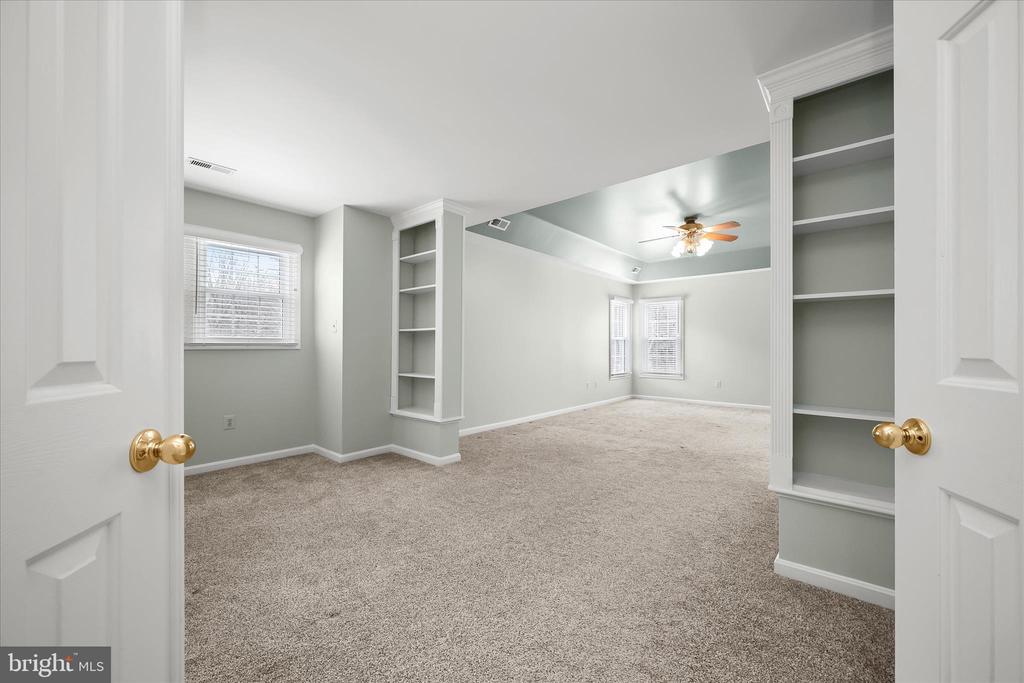 7128 CRABBURY COURT
