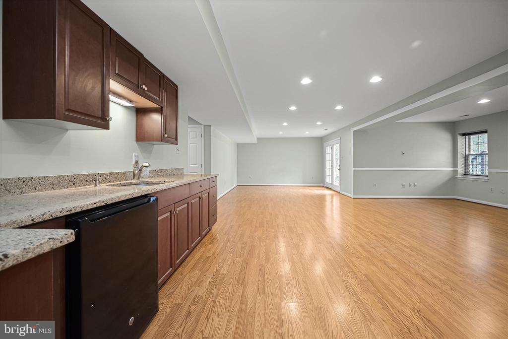 7128 CRABBURY COURT