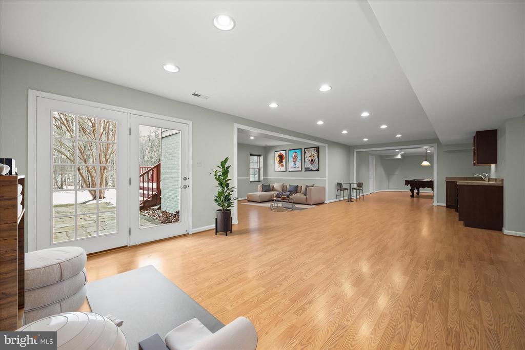 7128 CRABBURY COURT