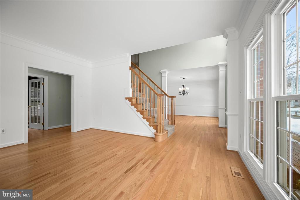 7128 CRABBURY COURT